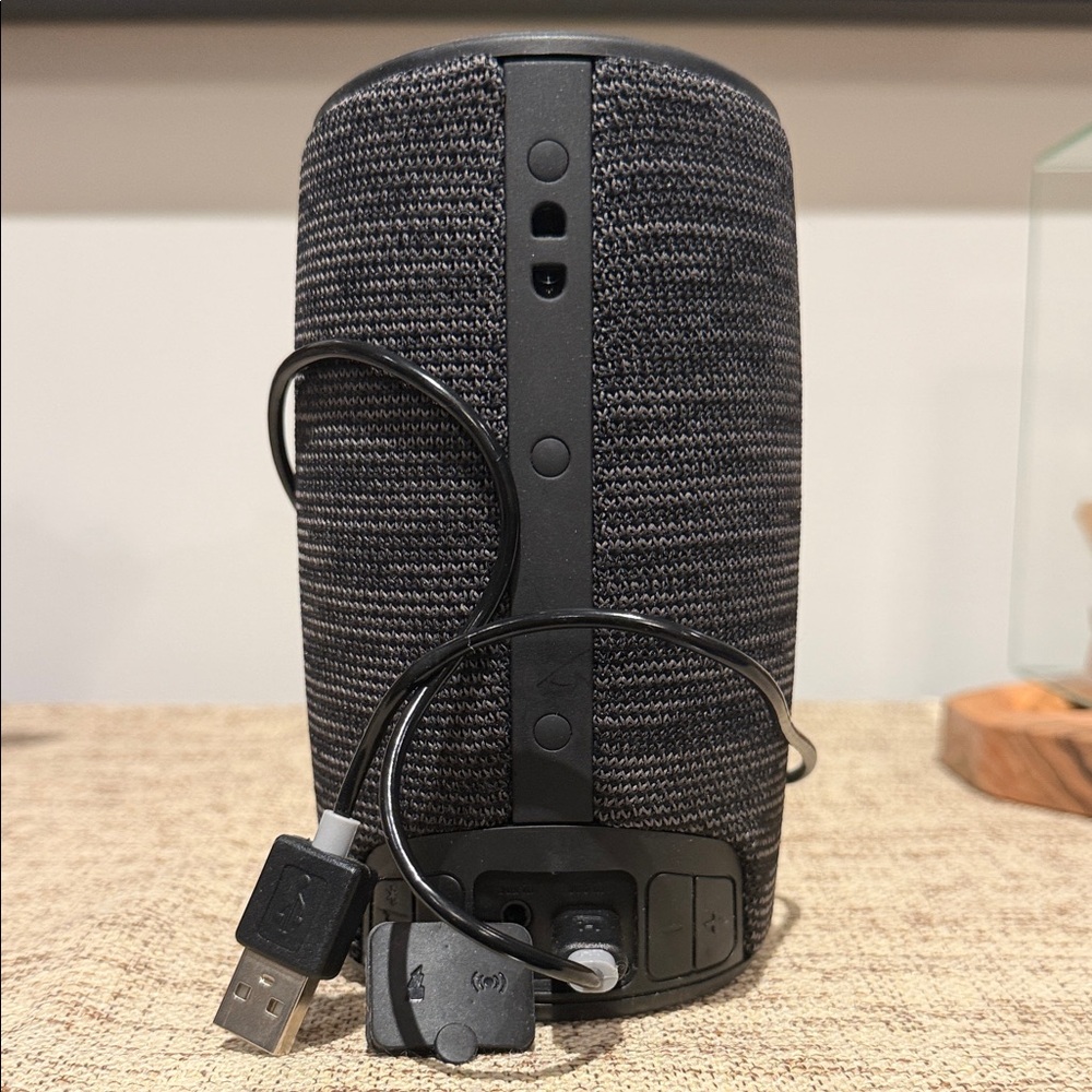 iHome iBT77v2 Portable Waterproof Bluetooth Speaker - Picture 5 of 5